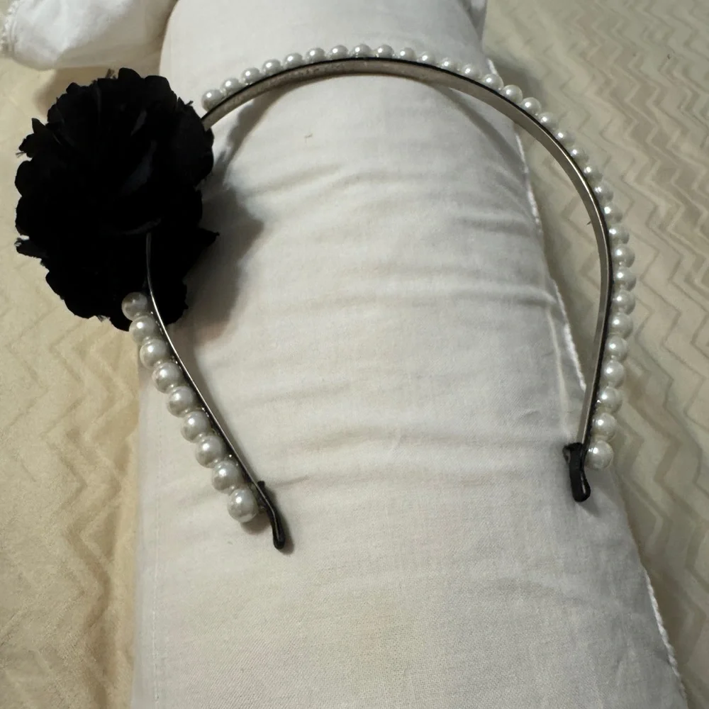 Elegant Black Floral Pearl Headband